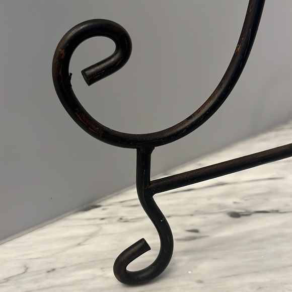 Distressed cookbook or plate holder - Picture 2 of 3